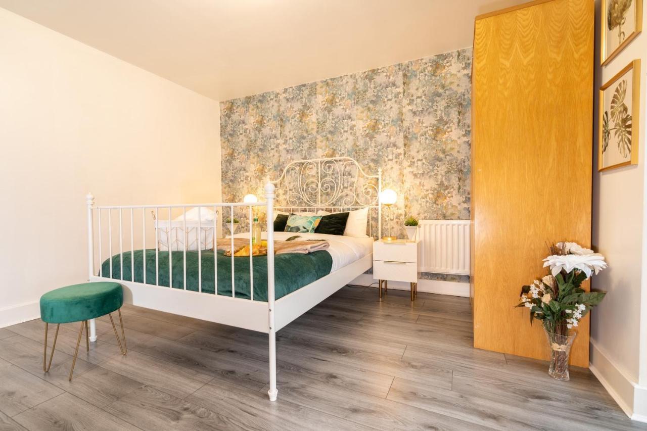 Luxe Place - Netflix & Workspace For 6 Birmingham Extérieur photo