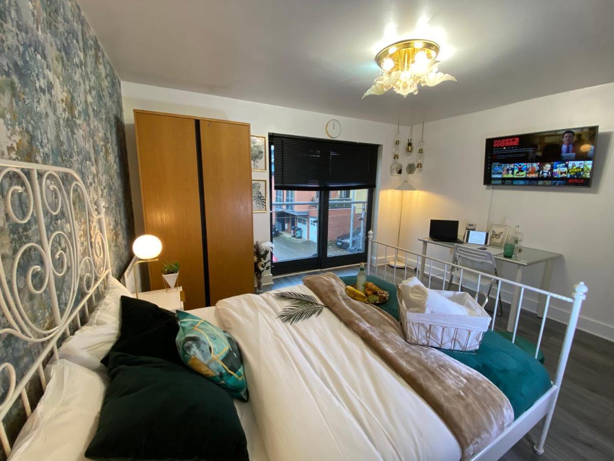 Luxe Place - Netflix & Workspace For 6 Birmingham Extérieur photo